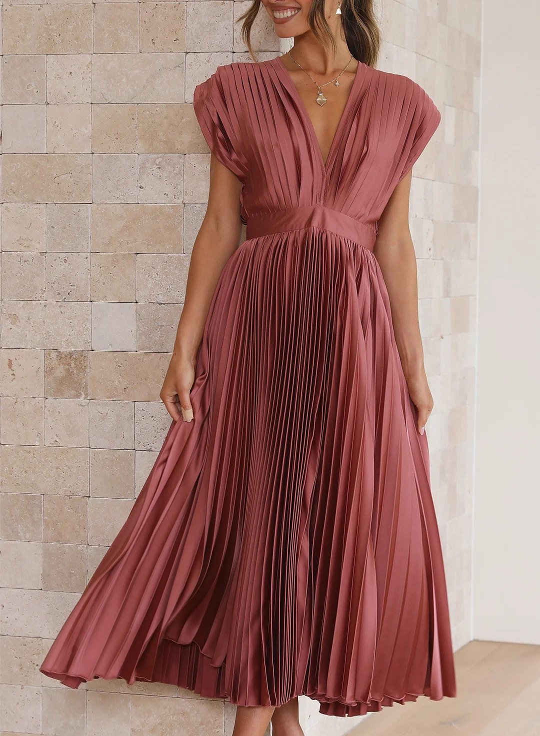 Chiara - Dlhé Šaty s Elegantným Dizajnom