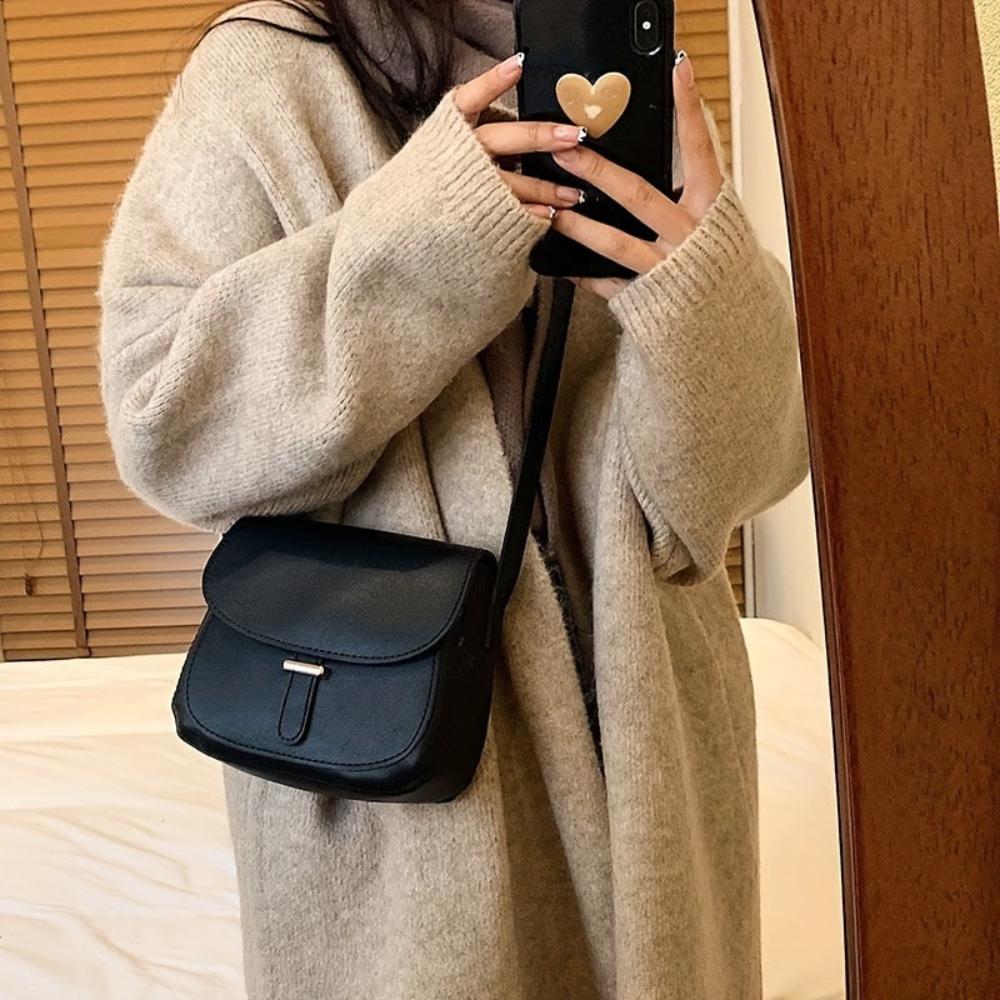 Helmine – Vintage Crossbody Saddle Bag