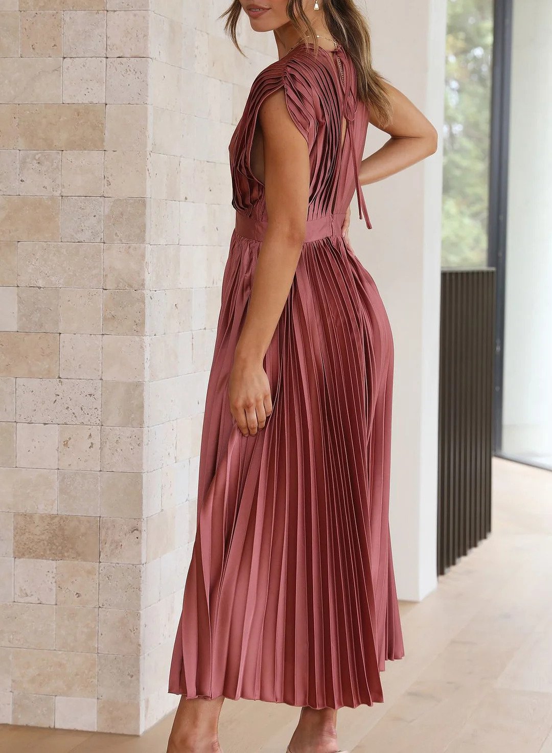 Chiara - Dlhé Šaty s Elegantným Dizajnom